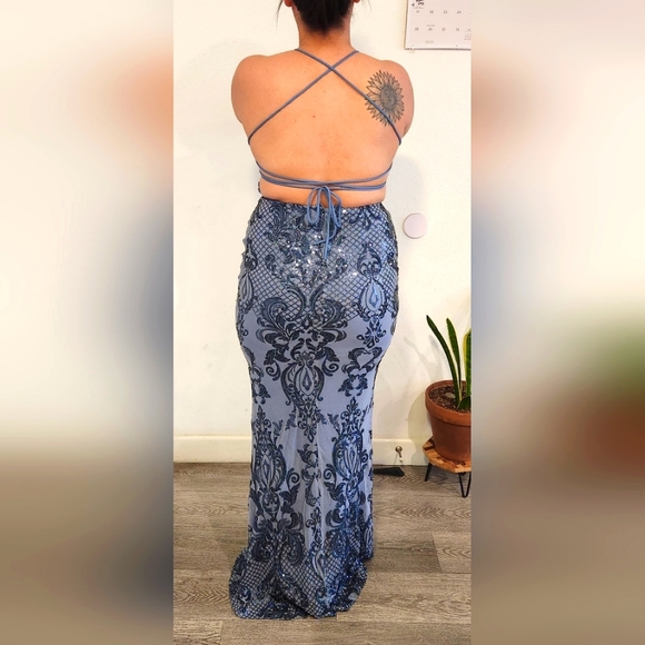 Gorgeous, beaded blue gown - Picture 2 of 2